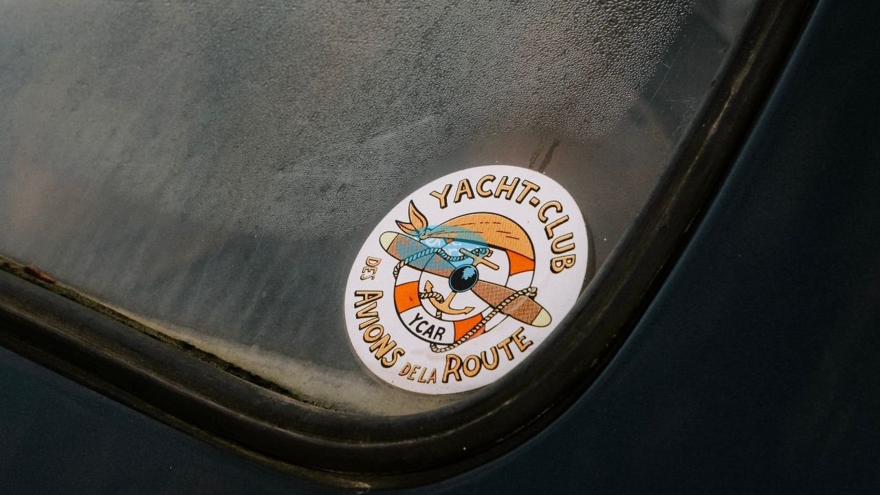 Cetak Stiker Vinyl: Kenali Jenis Bahan dan Kelebihannya